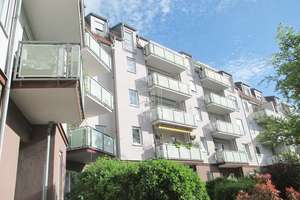 GEMÜTLICH, HELL UND KOMFORTABEL - MIT SONNIGEM BALKON UND LIFT!