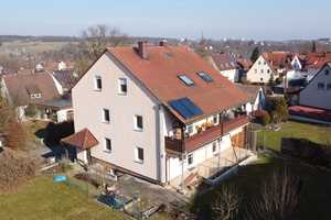 1 Wohnung im EG mit großem Garten und Garage ist frei, 3 Fam. Haus 270 m² WFl., gute Lage von Schwab – Schwabach – Vorschaubild 1