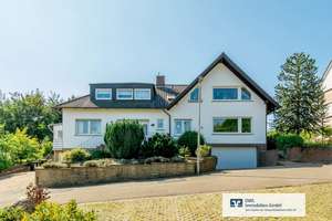 Großes Einfamilienhaus mit Einliegerwohnung
für Wohnen - Arbeiten - Familie oder Vermietung – Die vollständige Adresse der Immobilie erhältst du vom Anbieter., 32457 Porta Westfalica – Vorschaubild 1