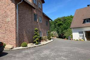 Zeitlose Eleganz: Zweifamilienhaus mit Waldzugang auf 1.732 m² Bauland
 – Die vollständige Adresse der Immobilie erhältst du vom Anbieter., 44267 Holzen, Dortmund – Vorschaubild 2
