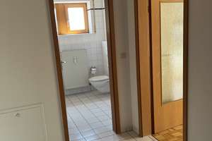 Lichtdurchflutete 2-Zimmer-Wohnung mit Balkon in Regensburg Steinweg – ideal für Singles und Paare! – Bayerwaldstr. 49, 93059 Steinweg-Pfaffenstein, Regensburg – Vorschaubild 4
