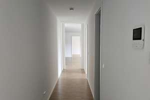 Mit Chick und Charme: 3 Zimmer mit Balkon, moderne Ausstattung, Einbauküche, Tageslichtbad, Aufzug – Biklenstraße 10, 70327 Untertürkheim (Ortsteil), Stuttgart – Vorschaubild 7