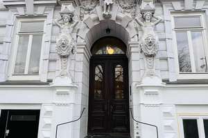 Stilvoller Altbautraum am Hansaplatz - Exklusive 4-Zimmer-Wohnung mit Luxusbad, Sauna & Balkon 