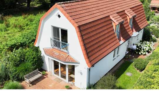 Bild von Freistehendes Einfamilienhaus in familienfreundlicher Lage mit Südterrasse und Carport