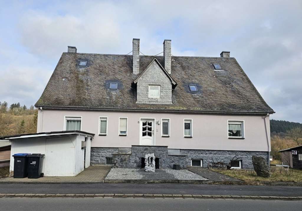 Immobilie in Daun - Großzügiges und geräumiges Zweifamilienhaus mit viel Nutzfläche - Ideal für gewerbliche Nebenutzung - Bild 0