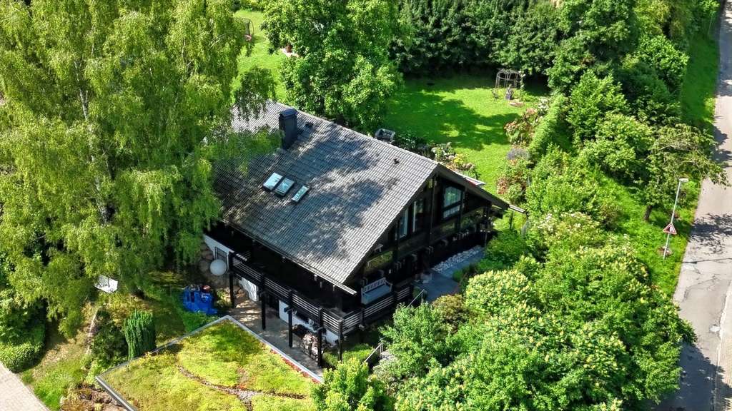 Immobilie in Obrigheim - Exklusives HUF-Haus|Toplage mit traumhafter Außenanlage - Bild 1