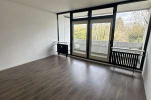 Sanierte 2 Zimmer Wohnung mit 2 Balkonen und EBK