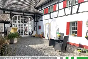 Für Liebhaber charakterstarker Immobilien: Fachwerkhaus mit Scheune, Innenhof und großem Grundstück – Euskirchen (Kreis) – Vorschaubild 1