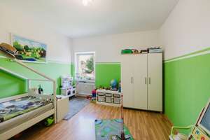 Attraktives Zweifamilienhaus mit zwei Wohneinheiten und vier Stellplätzen – Die vollständige Adresse der Immobilie erhältst du vom Anbieter., 86633 Neuburg an der Donau – Vorschaubild 5