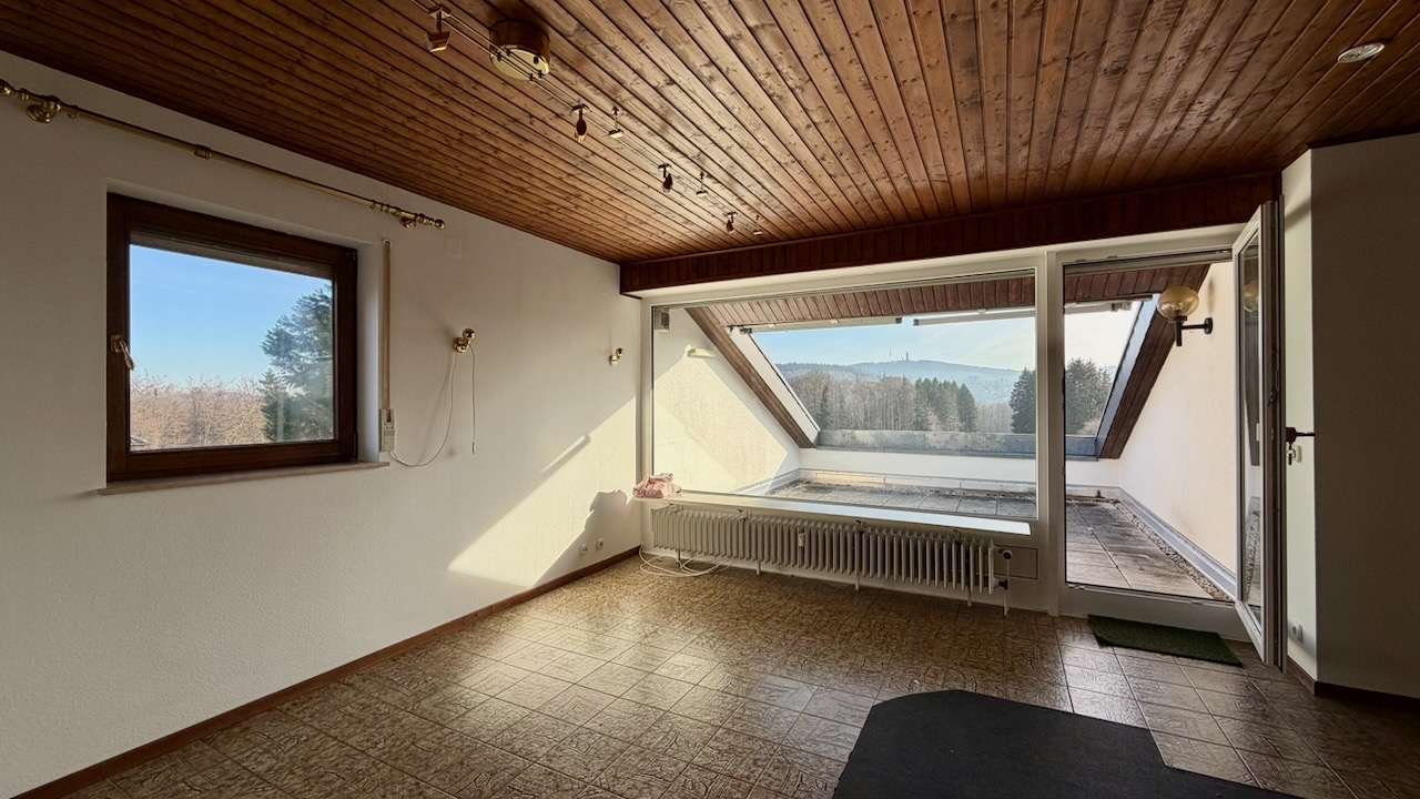 Renovierungsbedürftige 4,5-Zimmer Dachgeschosswohnung in Schmitten im Taunus, Hochtaunuskreis – Bild 3