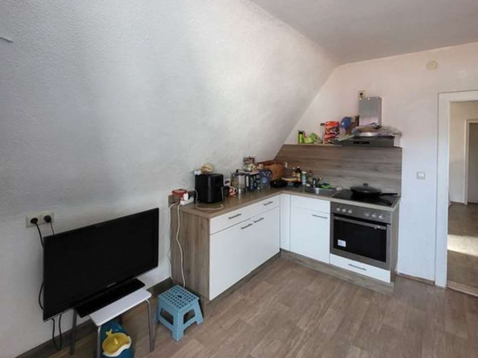 4ZKB Wohnküche mit Küchenzeile