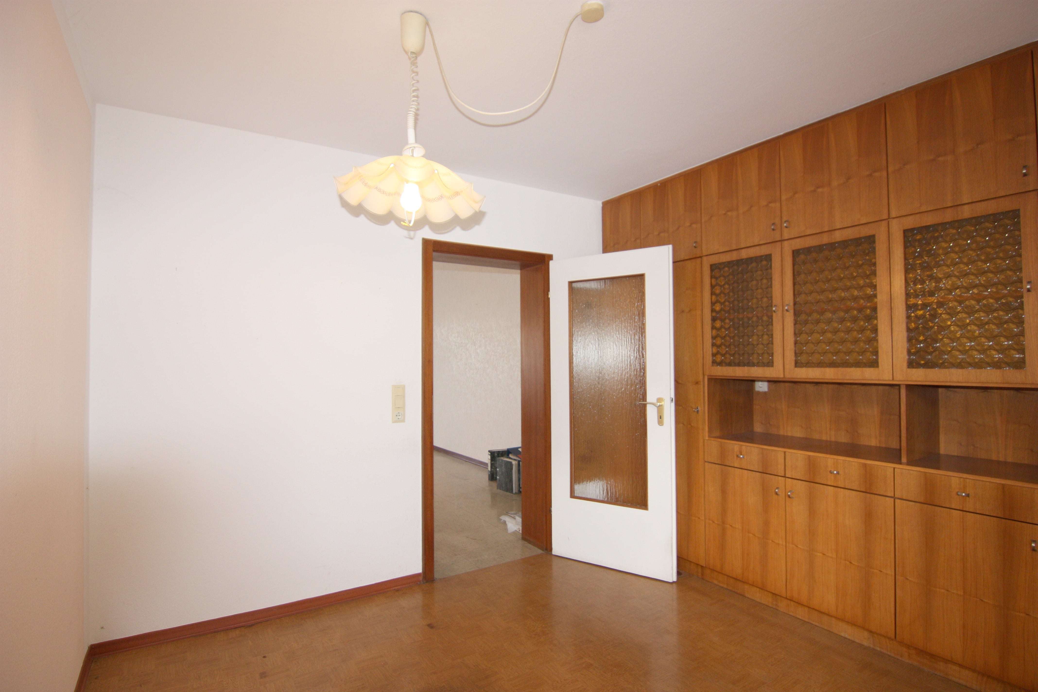 Immobilie in Walldorf - Mitten in Walldorf: Familienfreundliches Haus mit idyllischem Innenhof und Garten - Bild 2