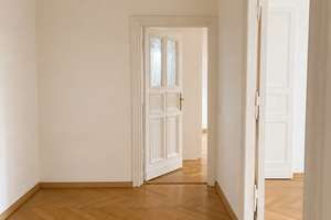 Wunderschöne Altbauwohnung in Ku‘damm Seitenstraße  – Die vollständige Adresse der Immobilie erhältst du vom Anbieter., 10623 Charlottenburg, Berlin – Vorschaubild 3