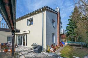 Beste Ruhelage in Zehlendorf – Haus mit Ausbaureserve und viel Potenzial – Die vollständige Adresse der Immobilie erhältst du vom Anbieter., 14167 Zehlendorf, Berlin – Vorschaubild 3