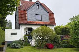 Charmantes freistehendes Einfamilienhaus in begehrter Wohnlage – Die vollständige Adresse der Immobilie erhältst du vom Anbieter., 42657 Burg/Höhscheid, Solingen – Vorschaubild 1