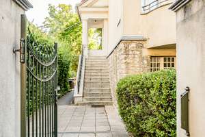 Souterraineinheit in gepflegten Altbau mit 83 m² und 4 Zimmern