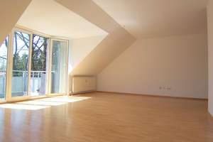 **Individuelle Dachgeschosswohnung in München-Altperlach**
