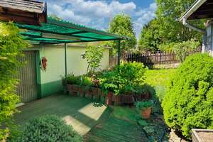 ***Stadthaus mit gepflegtem Garten und vier Garagen - seltene Gelegenheit mit Potenzial