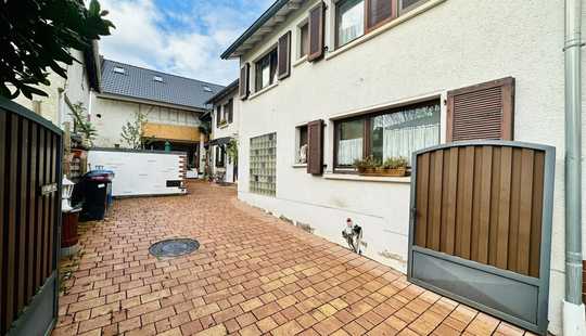 Bild von Provisionsfrei: Charmantes Haus + Nebengebäude in Friedrichsdorf Seulberg