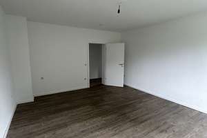 Modernisierte Wohnung mit 3,5 Zimmern und Balkon in Bochum-Eppendorf - Bezug ab 01.12.26 – Lilienweg 42, 44869 Eppendorf, Bochum – Vorschaubild 2