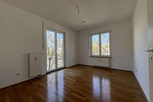 Bezugsfreie und gut geschnittene 3-Zimmer-Wohnung mit grosszügigem Balkon in Bogenhausen/Oberföhring – Die vollständige Adresse der Immobilie erhältst du vom Anbieter., 81925 Oberföhring, München – Vorschaubild 11