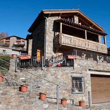 Steinhhaus mit Aussicht und natürlichem Licht in Tregurà de Dalt