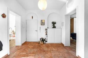 Helle und stilvolle Altbauwohnung mit Aufzug direkt in die Wohnung und zwei Balkonen – Die vollständige Adresse der Immobilie erhältst du vom Anbieter., 80335 Sankt Benno, München – Vorschaubild 4