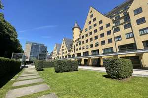 Traumwohnung mit 3 Schlafzimmern, 3 Bädern und zwei Stellplätzen im Rheinauhafen