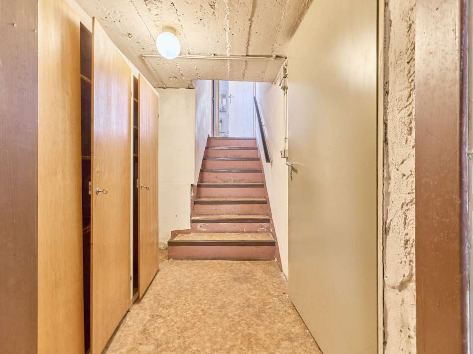 37 Treppenaufgang UG