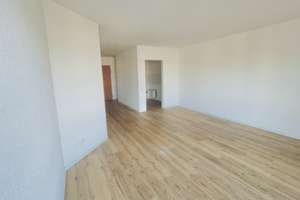 Vollständig renovierte helle 2-Zimmer Wohnung mit Garage in Top-Lage ab sofortohne Makler – Schwarenbergstraße 8, 70184 Stöckach, Stuttgart – Vorschaubild 2