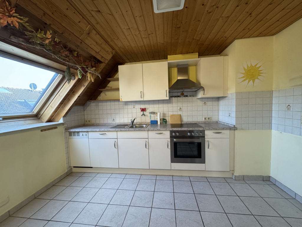 Immobilie in Sinzheim - Großzügiges, gemütliches Zweifamilienhaus mit 3 Garagen und großzügigem Gartengrundstück - Bild 3