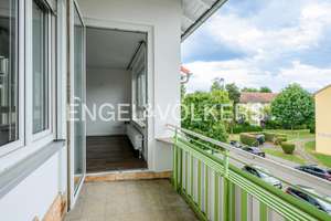 Bezugsfrei!  Renovierte 3-Zimmer-Wohnung mit Balkon in ruhiger Lage – Die vollständige Adresse der Immobilie erhältst du vom Anbieter., 70439 Stammheim-Mitte, Stuttgart – Vorschaubild 1
