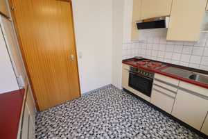 Wohnhaus mit großzügigem Platzangebot, zwei Garagen und wunderschönem Ausblick! – Reutlingen (Kreis) – Vorschaubild 9