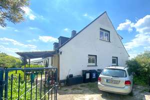 Spacious 7-Room House · Huge 2,580 m² Yard · 1 km to Clay Kaserne · Pets Welcome · Garage