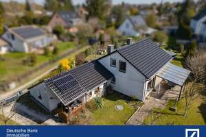 „Großzügiges Wohnen in ruhiger Lage – Haus mit Garten, Pool & Potenzial in Berlin-Rudow“ – Die vollständige Adresse der Immobilie erhältst du vom Anbieter., 12355 Rudow, Berlin – Vorschaubild 1