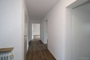 Einziehen & Wohlfühlen – großzügiges Einfamilienhaus 
mit Garten, ideal für Familie, Großfamilie &  – Rosenstraße 2, 91086 Aurachtal – Vorschaubild 3