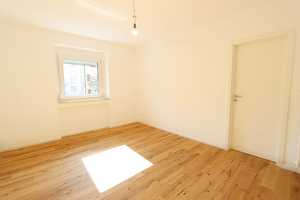 Provisionsfrei! Frisch renovierte 3-Zim.-Wohnung mit Loggia und EBK im modernisierten Haus in S-Ost – Wagenburgstraße 97, 70186 Stuttgart – Vorschaubild 4