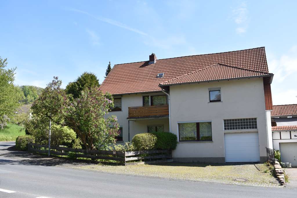 Solides Mehrfamilienhaus am Tor zum Solling in 37181 Hardegsen - Verkauf nach Gebot!
