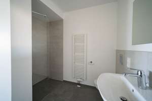 Lichtdurchflutete Dreizimmerwohnung mit Bad und Gäste-WC, großem Balkon und Einbauküche – Dr.-Gessler-Straße 2, 93051 Großprüfening-Dechbetten-Königswiesen, Regensburg – Vorschaubild 8