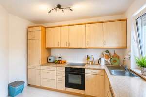 Zum Verkauf: helle 2 Zimmer-Wohnung mit Balkon und TG-Stellplatz in Waldkirch – Die vollständige Adresse der Immobilie erhältst du vom Anbieter., 79183 Waldkirch – Vorschaubild 9