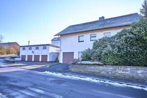 Einfamilienhaus mit 13! Garagen in Höhenlage von Gummersbach-Dieringhausen – Oberbergischer Kreis – Vorschaubild 2