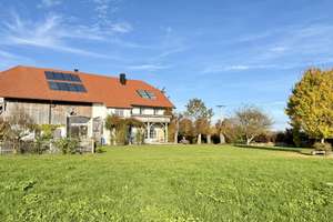 Zauberhafte Landhausvilla mit Künstlerwerkstatt, großzügigen Rückgebäude, Bergblick, Seenähe – Die vollständige Adresse der Immobilie erhältst du vom Anbieter., 83329 Waging am See – Vorschaubild 5