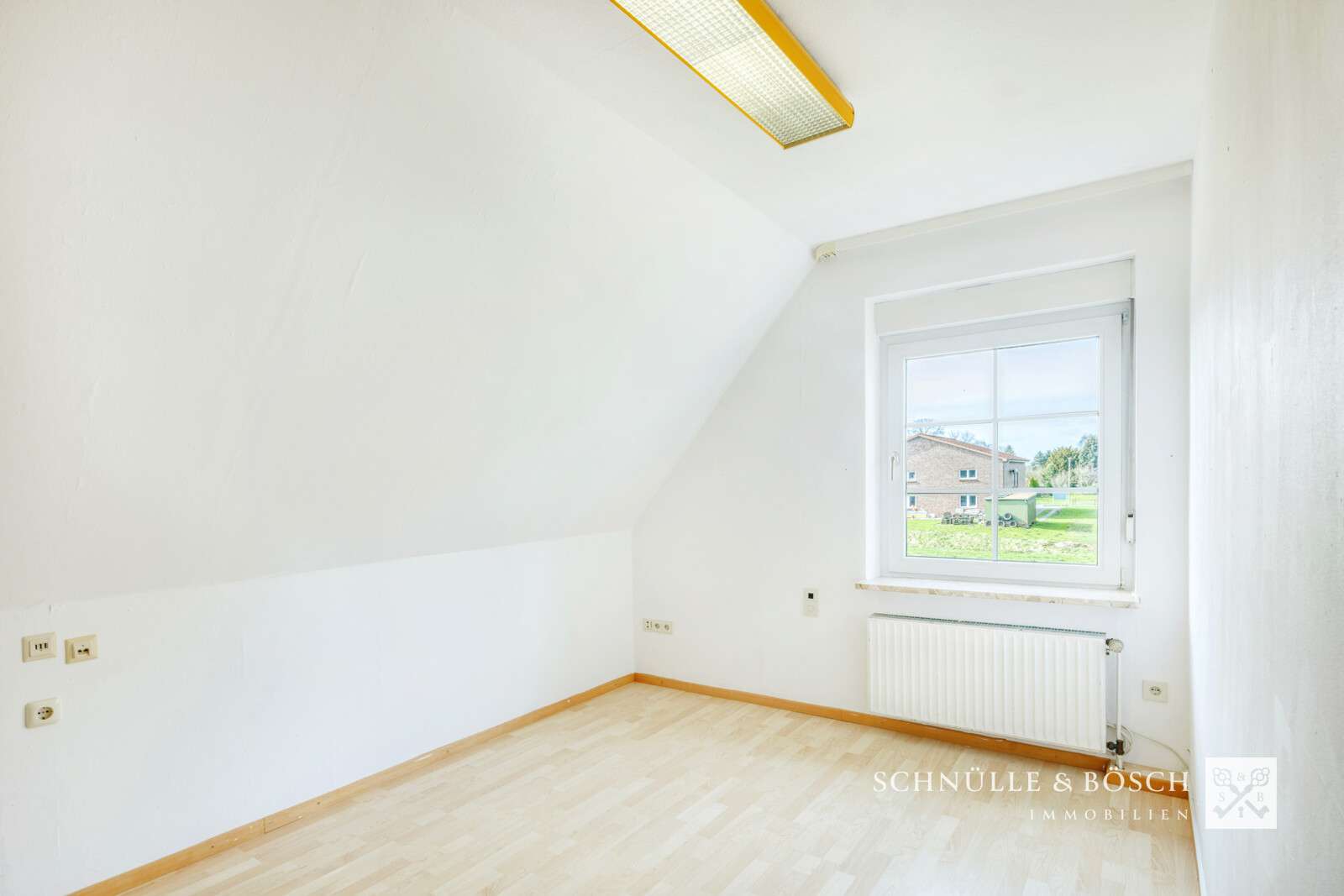 Immobilie in Drochtersen - Zwei Häuser inklusive großer Werkstatt und Garten - Bild 4