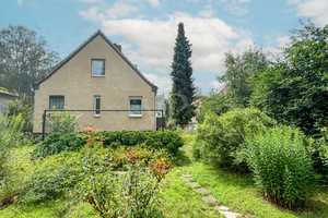 Kleines Einfamilienhaus wartet auf Sie und Ihre Ideen – Berlin – Vorschaubild 3