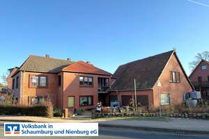 Zweifamilienhaus in zentraler Lage – Die vollständige Adresse der Immobilie erhältst du vom Anbieter., 31632 Husum – Vorschaubild 1