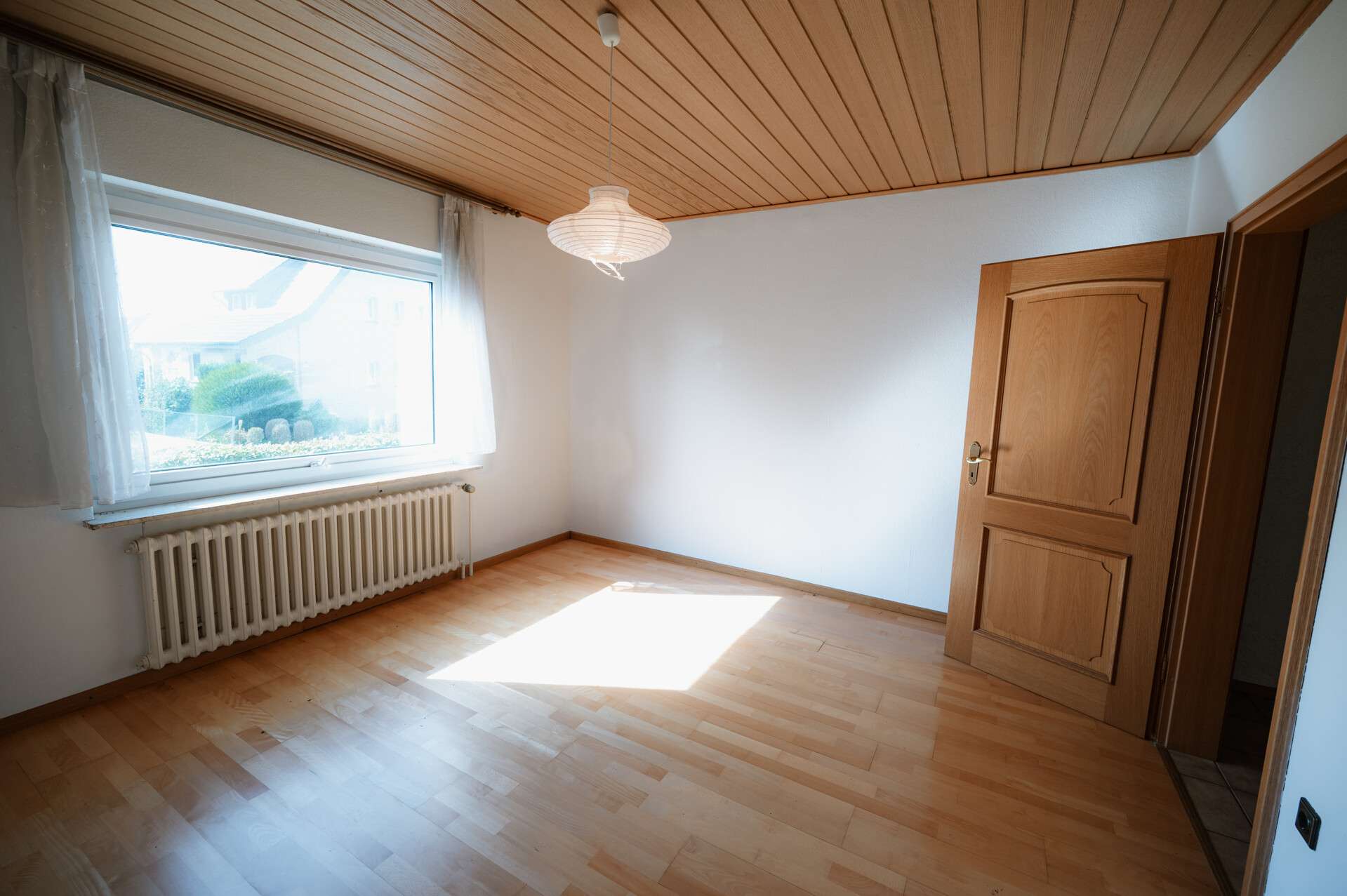 Immobilie in Hiddenhausen - Hiddenhausen-Sundern: Ein-/Zweifamilienhaus mit großzügigem Garten in ruhiger Lage - Bild 2