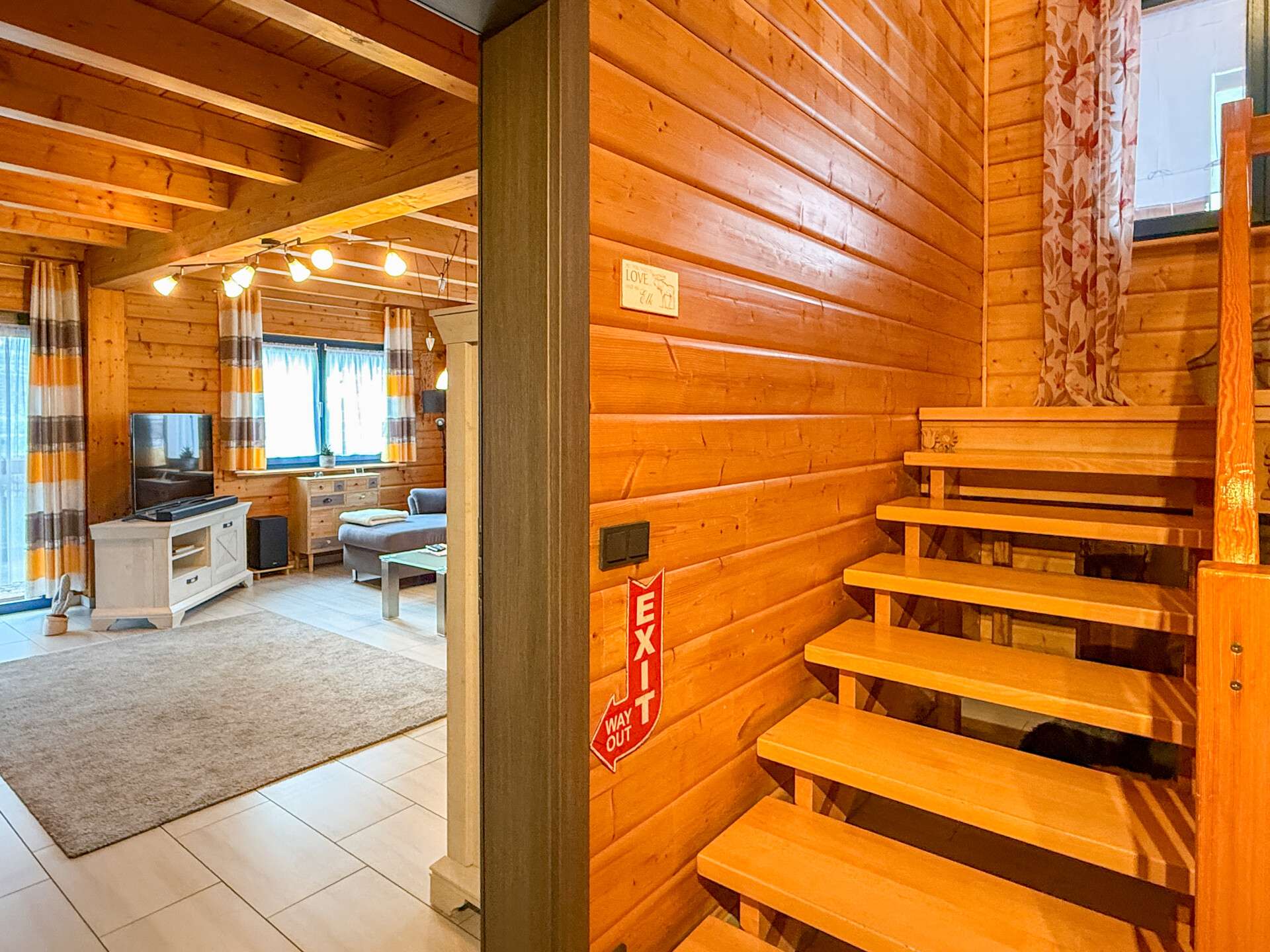 Immobilie in Erzhausen - EIN ZUHAUSE MIT SEELE - Freistehendes Einfamilienhaus in warmem Holzambiente in Erzhausen - Bild 4