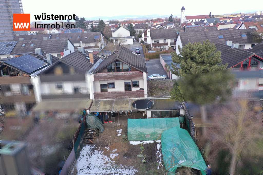 Immobilie in Straubing - Großzügiges, renovierungsbedürftiges Reiheneckhaus mit Südterrasse und Keller in ruhiger Lage - Bild 3