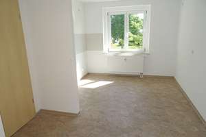Sehr schöne 2-Raum-Whg (ca. 60 m²) mit Fensterbad, W-Balkon und Stellplatz – Sachsenring 23, 9127 Gablenz, Chemnitz – Vorschaubild 10