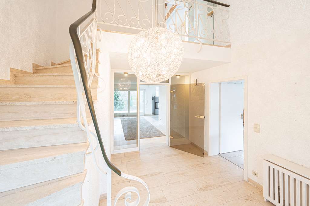 Immobilie in Schwaigern - Mehrgenerationenhaus in Bestlage - mit Panoramablick, Südgarten und Wohnung im Untergeschoss - Bild 1